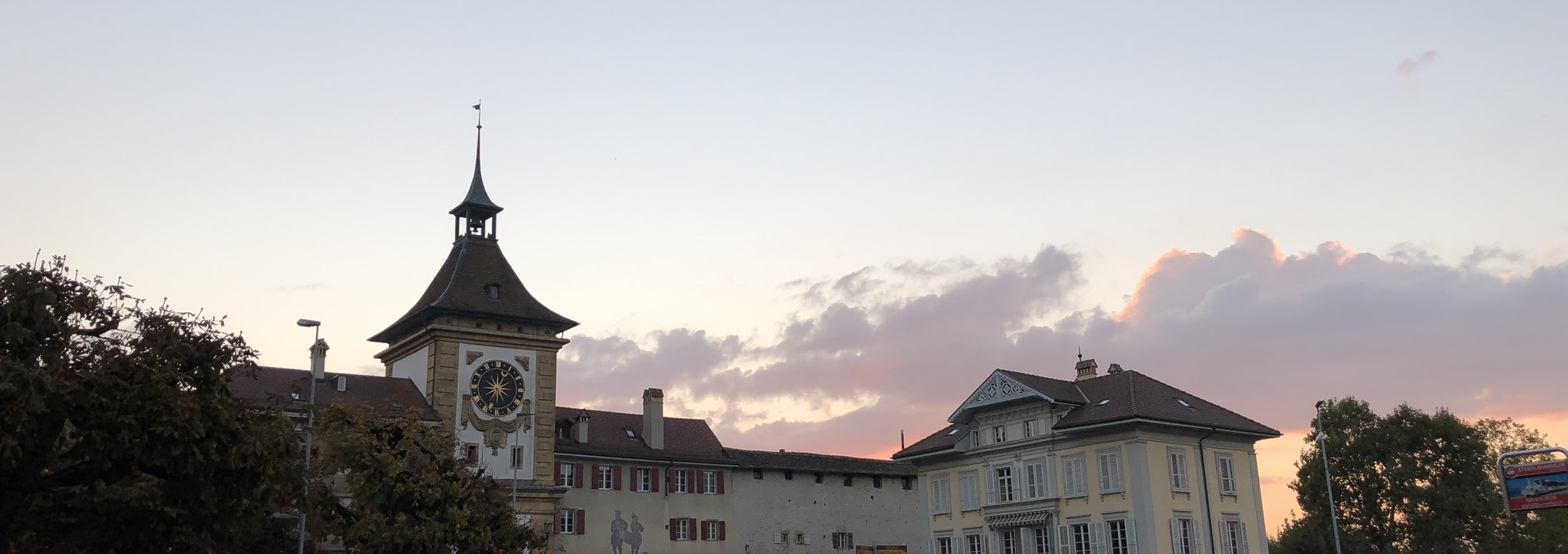 La tour de la Porte de Berne à Morat, au coucher du soleil